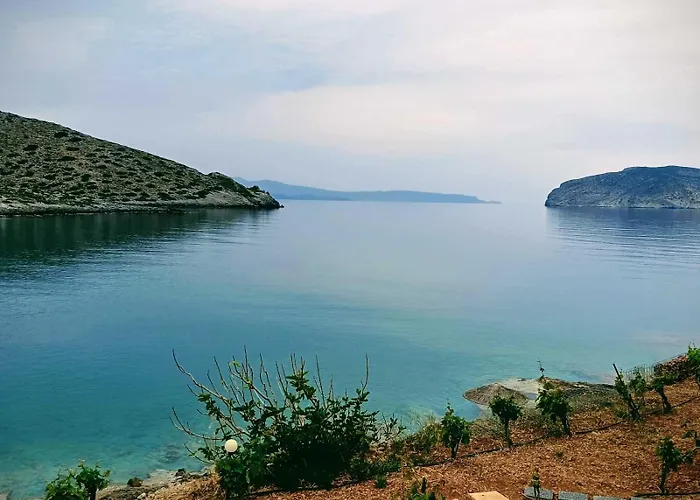 Tholos Alexandra\'S Beachfront House