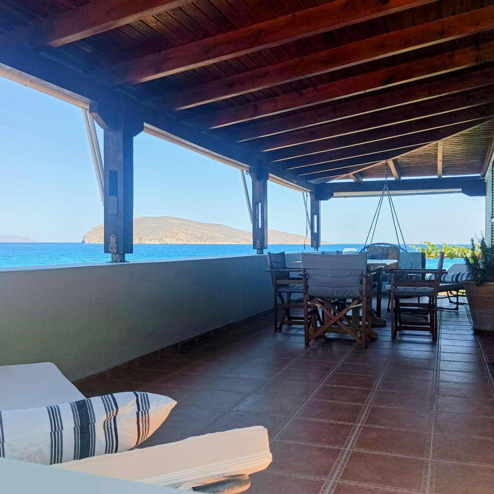 Tholos Alexandra's Beachfront House * Kavoúsion