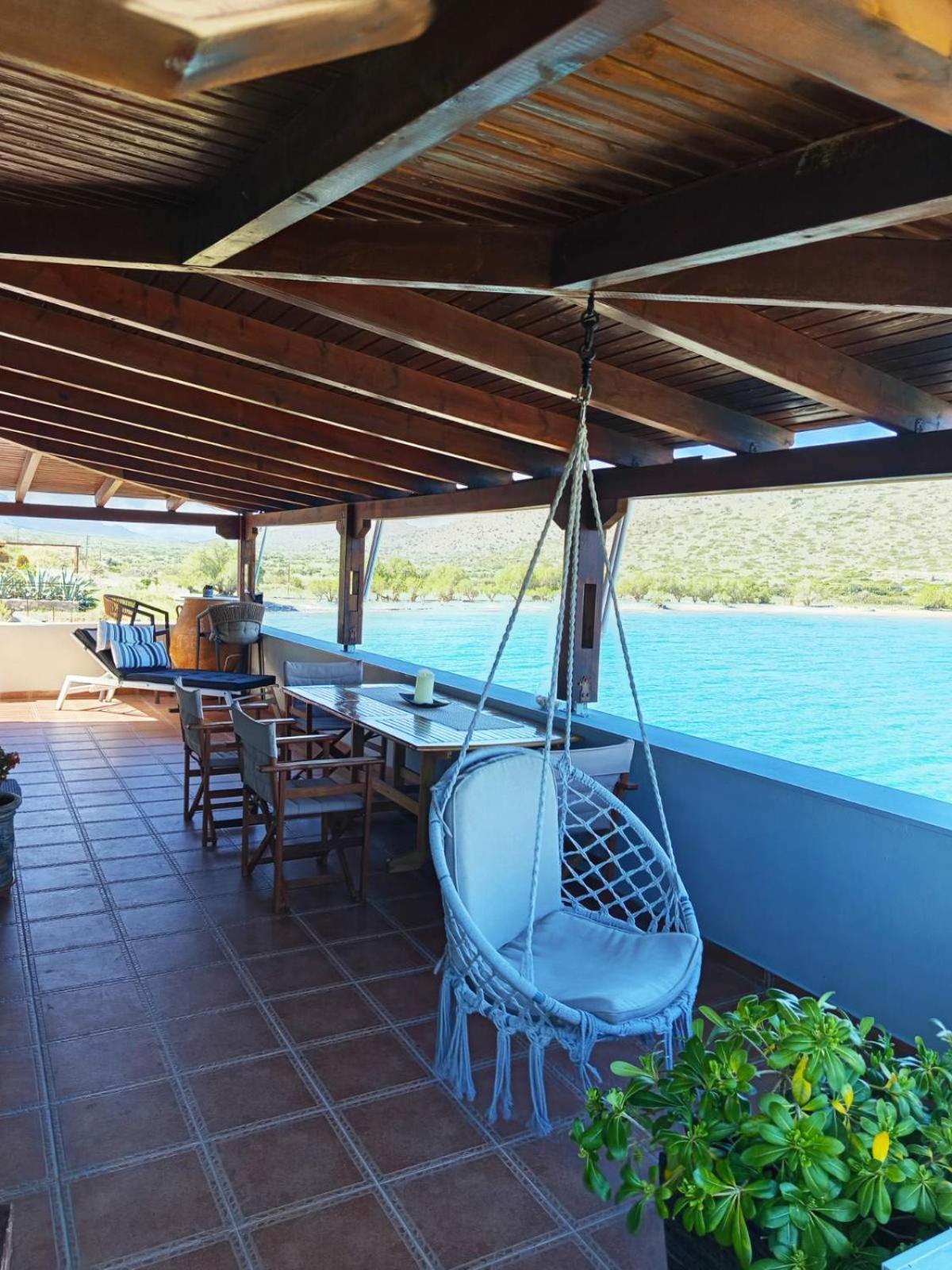 Ferienhaus Tholos Alexandra's Beachfront House